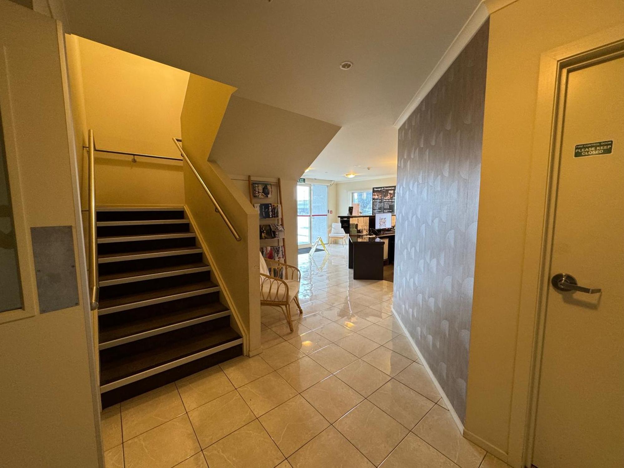 B-ks Premier Motel 4*